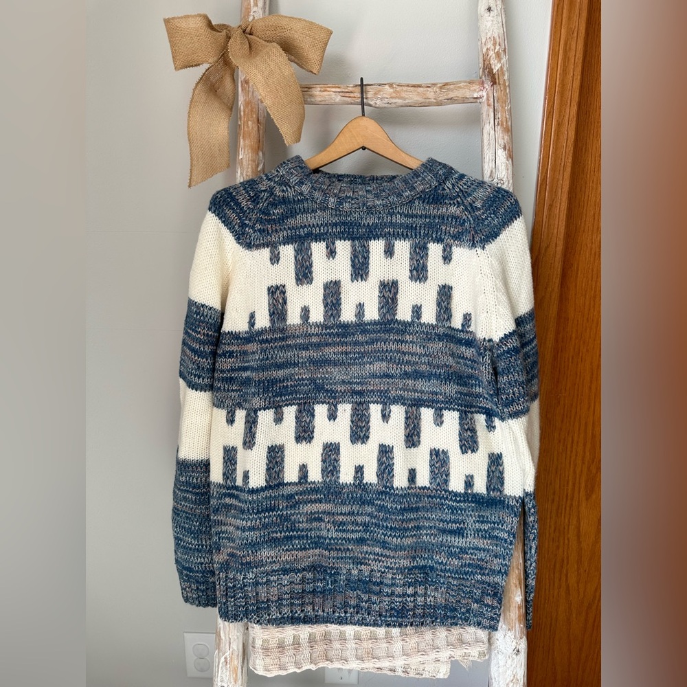 Vintage women’s golden vee sweater size large